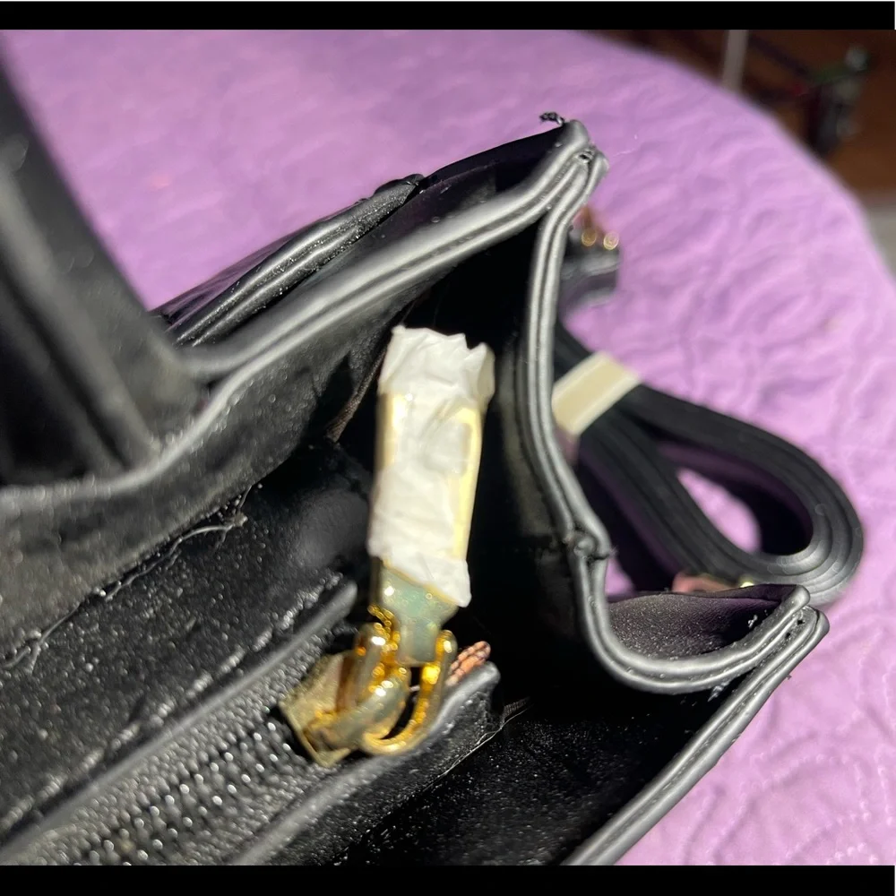 NWOT Handbag black with flower print - Picture 4 of 9